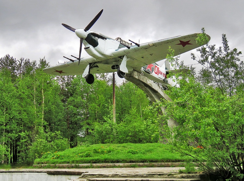 Памятник-самолет «Хаукер-Харрикейн».Фото предоставлено Виктором Кузнецовым